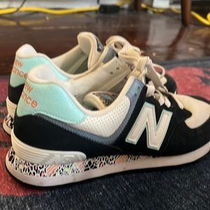 Women’s New Balance 574 Sneakers (Mint Condition!)